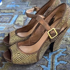 Seychelles Brown and Yellow Women's Heels size 8